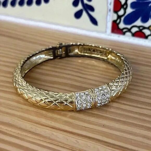 Lilly Pulitzer Sea Fan Bangle Gold Toned - Picture 2 of 6